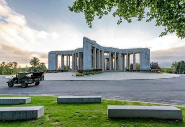 Visite guidée en véhicule d'époque sur le champ de Bataille à Bastogne