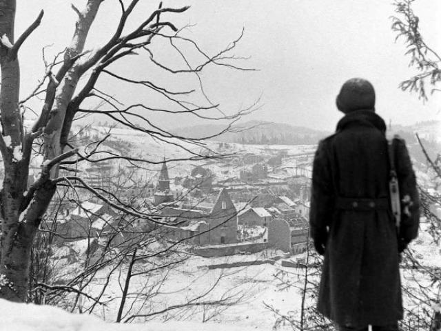 Visite guidée en véhicule d'époque sur les traces de la Seconde Guerre Mondiale à Houffalize