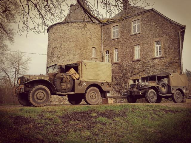 Visite guidée en véhicule d'époque sur le champ de Bataille à Bastogne